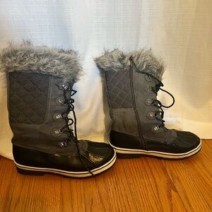 Women's Quilted Fur-Lined Winter Snow Boots - Gray and Black